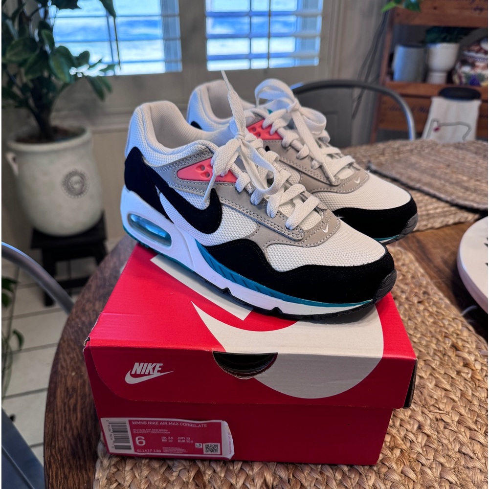 Nike Air Air Max Correlate Women’s Like New w Box